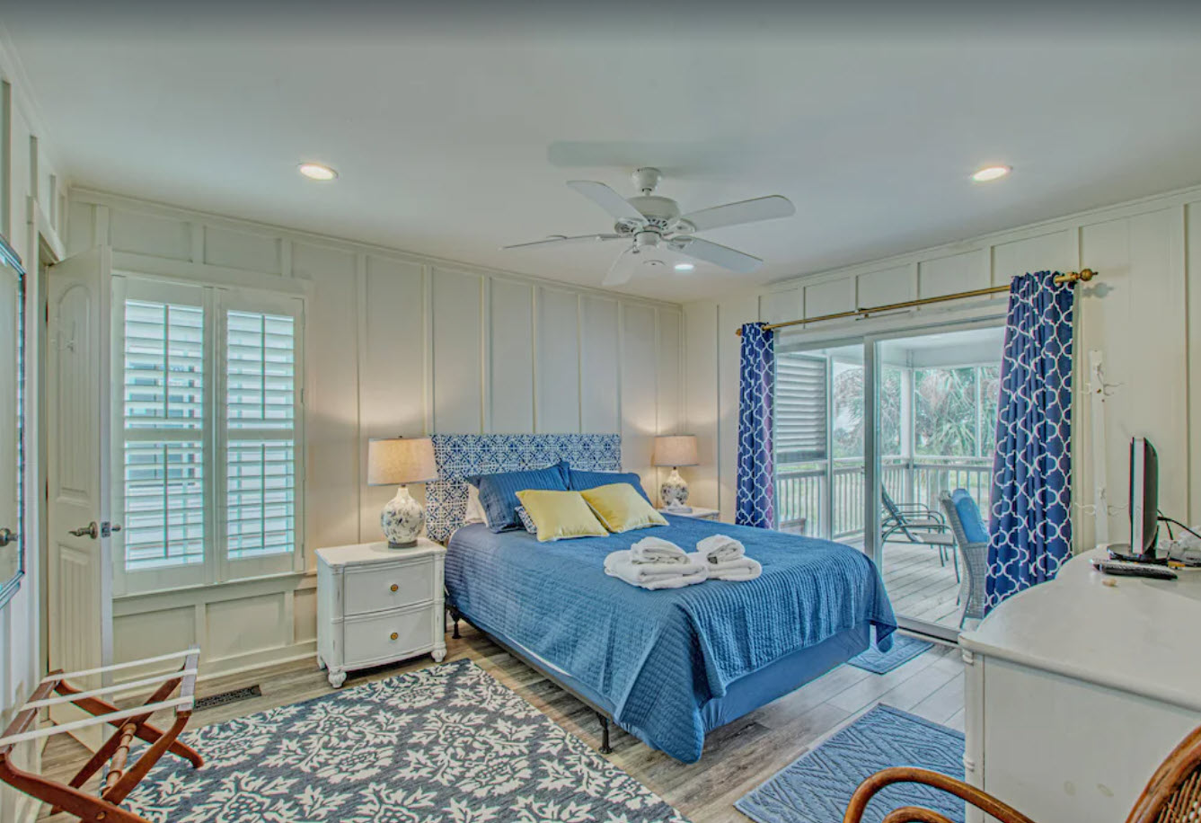 Master bedroom with king bed in Ocean Dream vacation rental